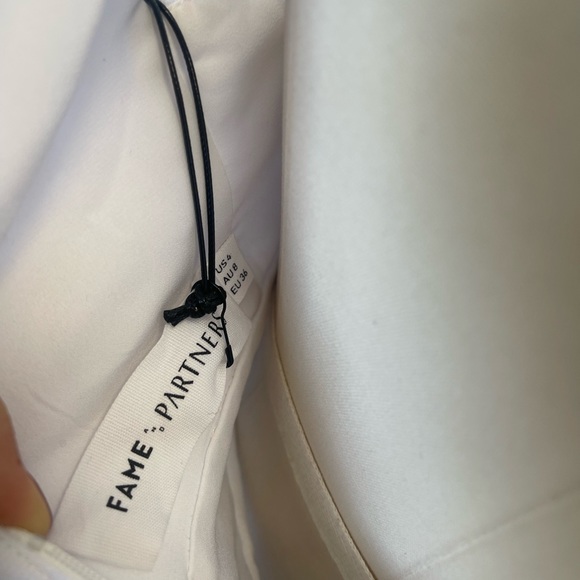 Fame and Partners-white v-neck mesh - Picture 5 of 5